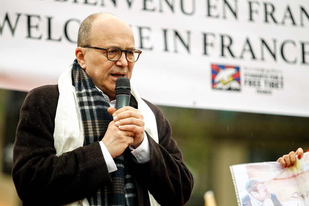 french tv presenter on stage